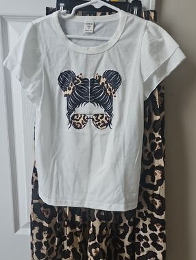 SHEIN White Tee Set with Leopard Print Accordian Pamts